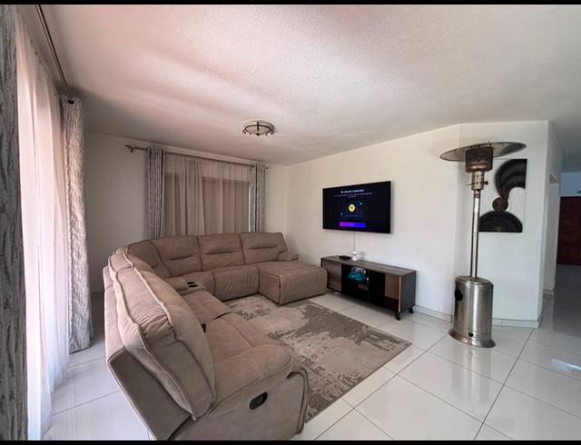 4 BEDROOM HOUSE FOR SALE IN HELDERWYK